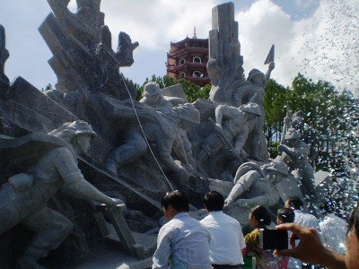 The statue of ten volunteer young females at Dong Loc T-junction relic site. (Photo: Dantri) The statue of ten volunteer young females at Dong Loc T-junction relic site. (Photo: Dantri)